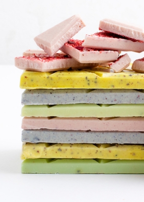 Цветной шоколад с ежевикой, клубникой и вереском, 100 г