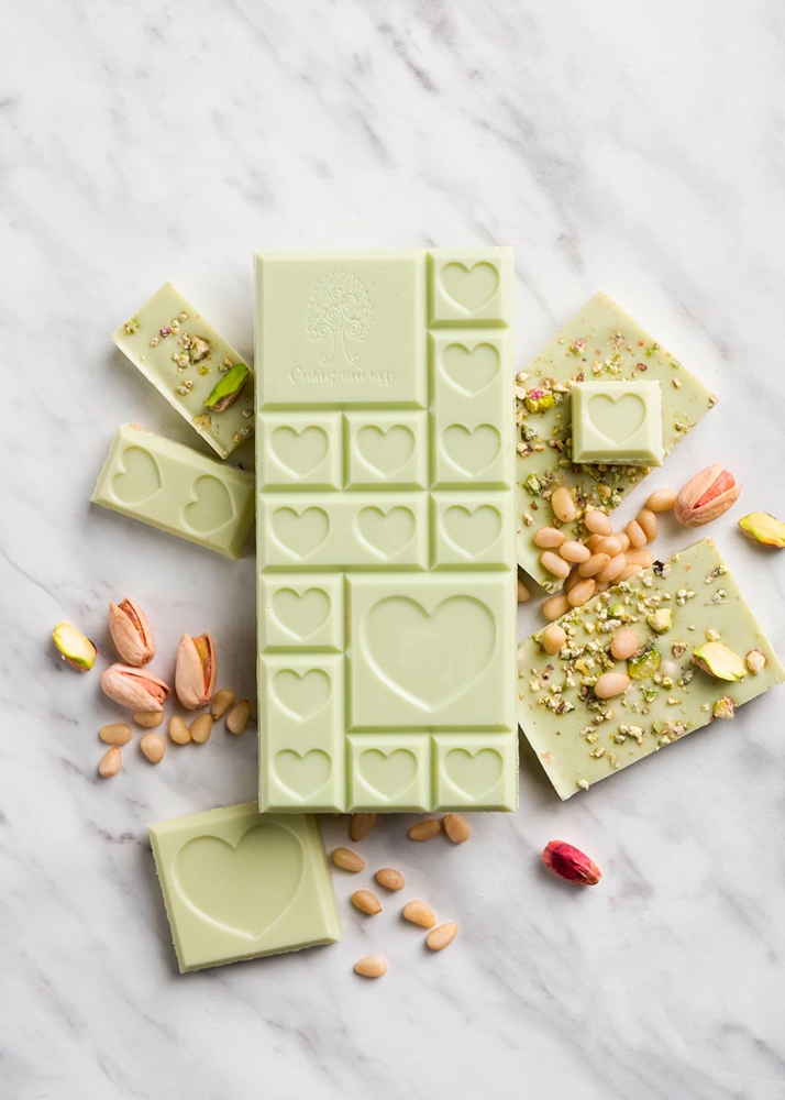 Цветной шоколад с фисташкой и кедровым орехом, 100 г