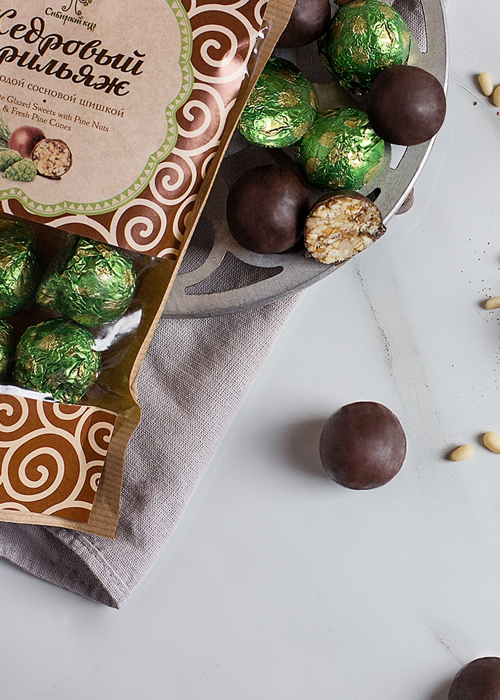 Кедровый грильяж с сосновой шишкой, 200 г | крафт-пакет