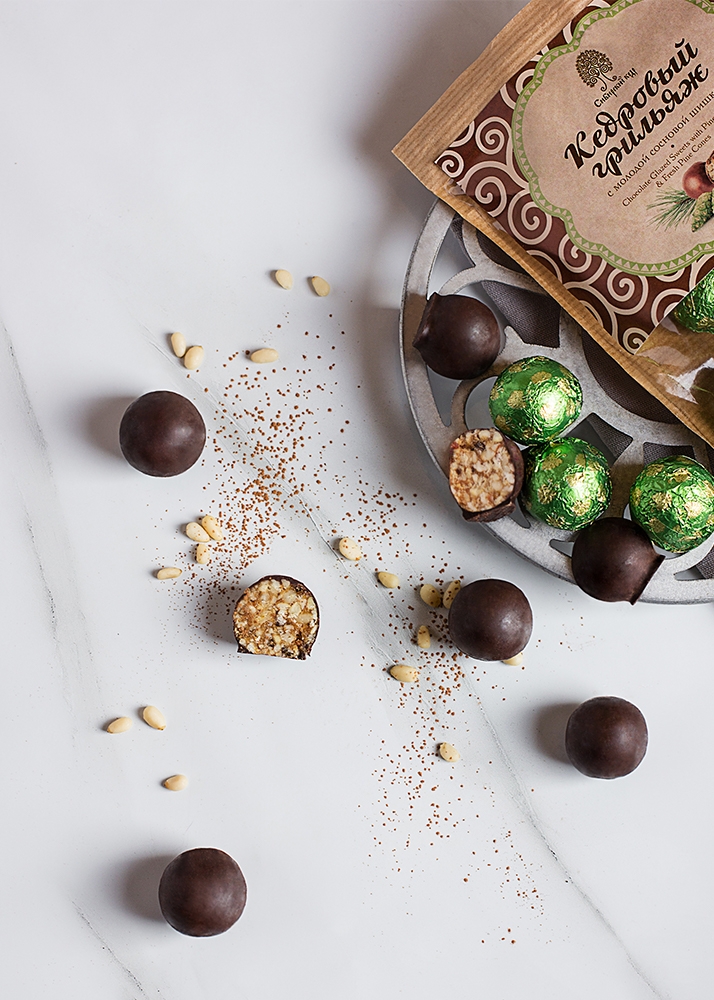 Кедровый грильяж с сосновой шишкой, 200 г | крафт-пакет