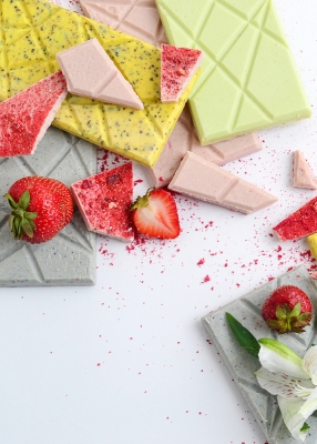 Цветной шоколад с черникой и лавандой, 100 г