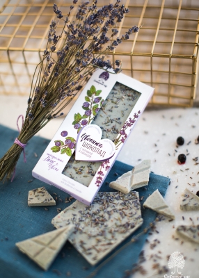 Цветной шоколад с черникой и лавандой, 100 г