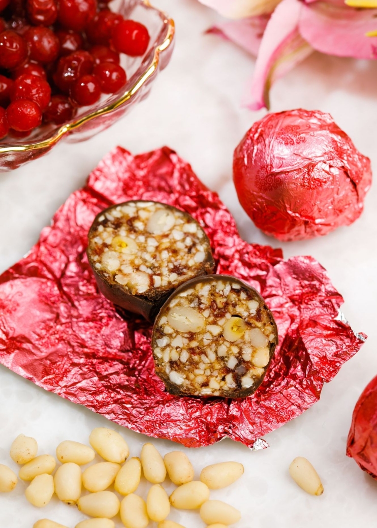 Кедровый грильяж с клюквой, 400 г | шоу-бокс