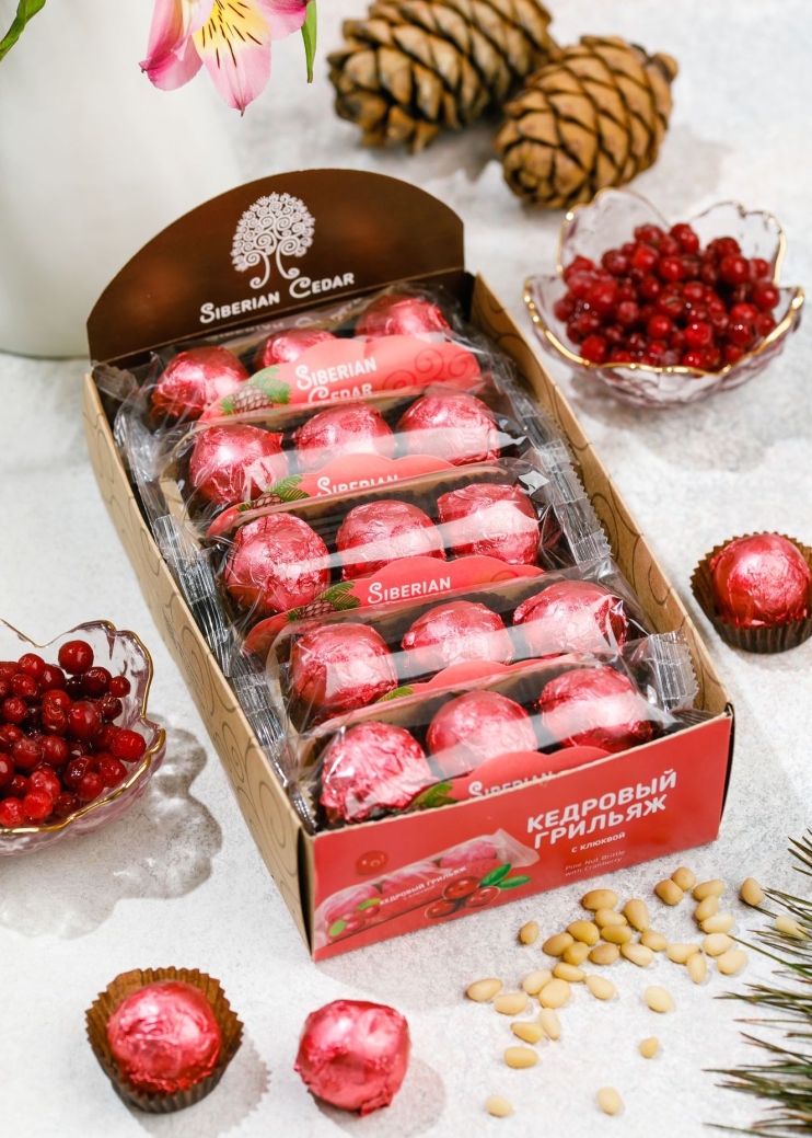 Кедровый грильяж с клюквой, 400 г | шоу-бокс