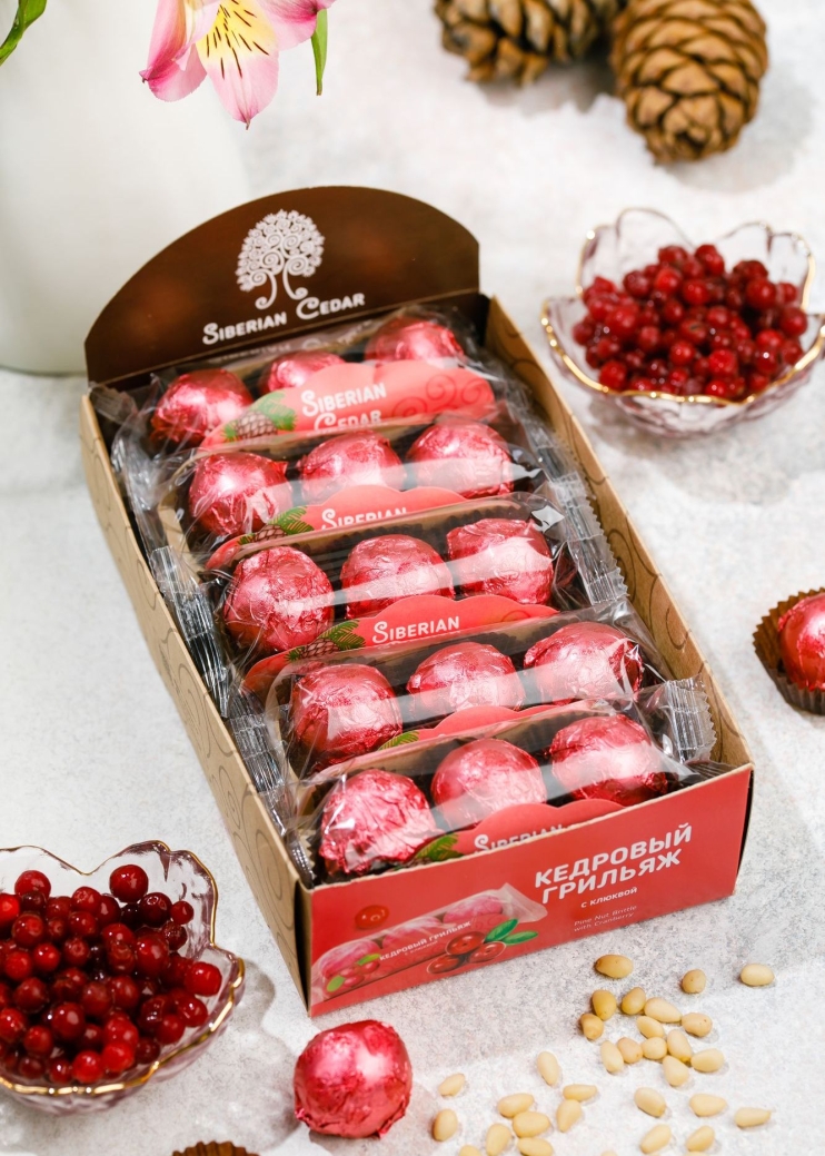 Кедровый грильяж с клюквой, 400 г | шоу-бокс