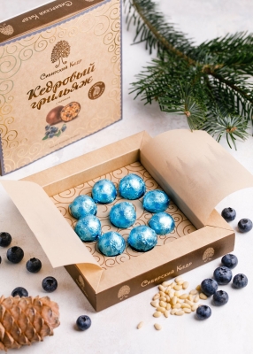 Кедровый грильяж с черникой, 120 г