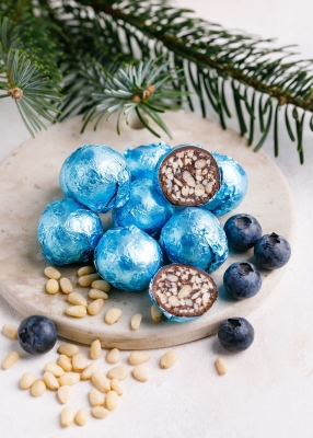 Кедровый грильяж с черникой, 120 г