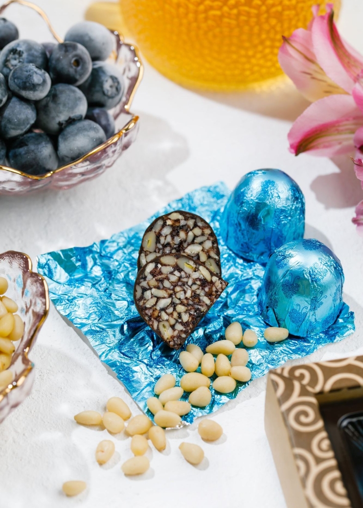 Кедровый грильяж с черникой, 120 г