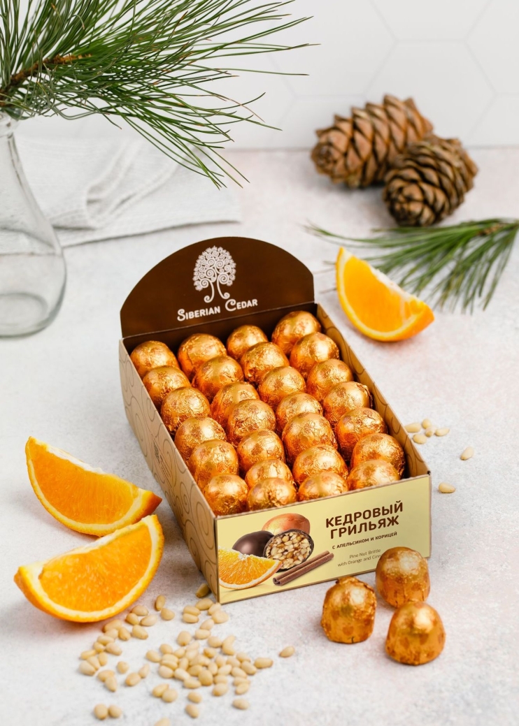Кедровый грильяж с апельсином и корицей, 540 г | шоу-бокс