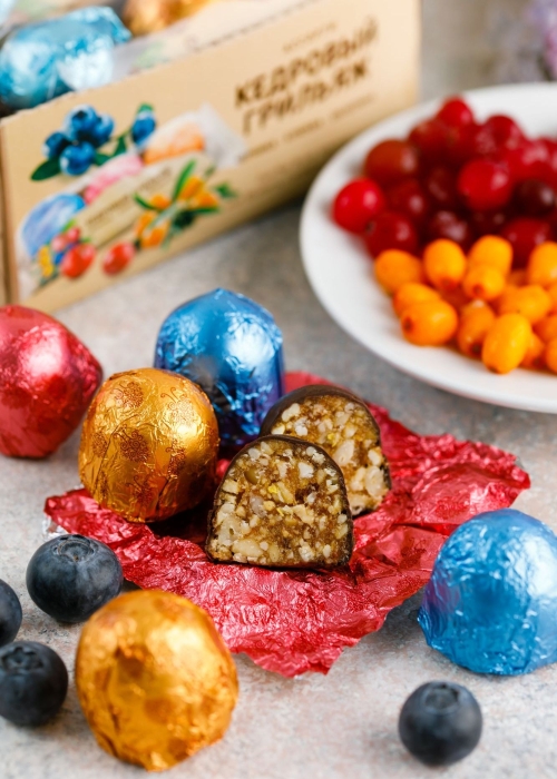 ★ Кедровый грильяж ассорти — клюква, черника, облепиха, 400 г | шоу-бокс