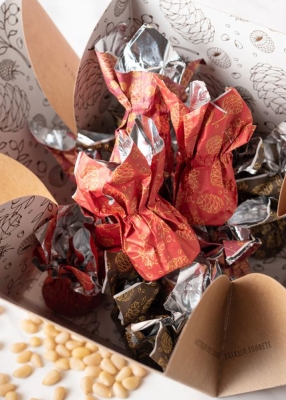 Кедровый трюфель «Ассорти из тёмного шоколада», 120 г — классический, малина, клюква