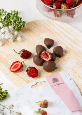 Земляника в молочном шоколаде без сахара, 100 г