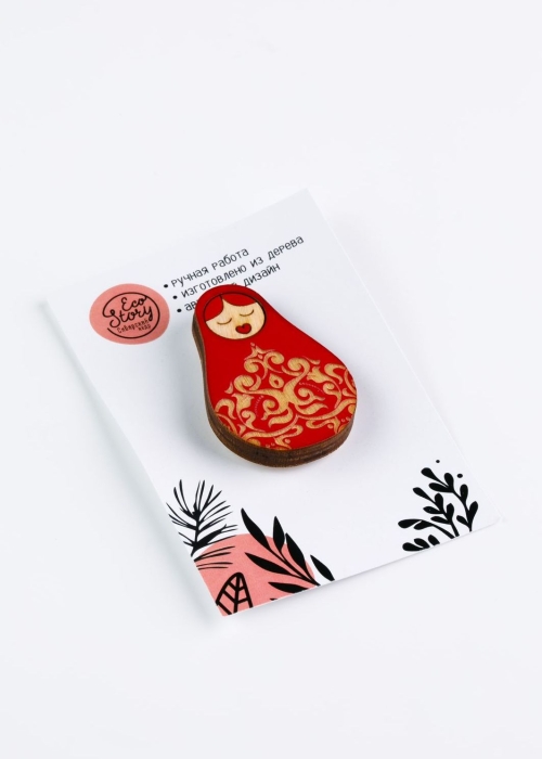 Деревянная брошь «Матрёшка»